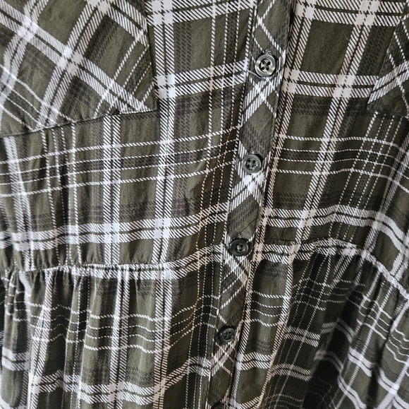 Torrid green and white plaid top - Picture 4 of 5